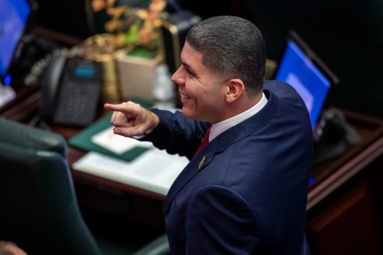 La iniciativa surge en momentos en que la corporación pública está bajo fuego por problemas con el servicio, particularmente en San Juan