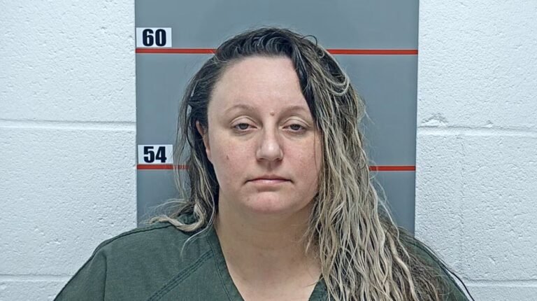 Entregó al Tribunal Federal múltiples recibos y otros documentos para evidenciar los gastos incurridos por el dueño del Luichy’s Seaside Hotel