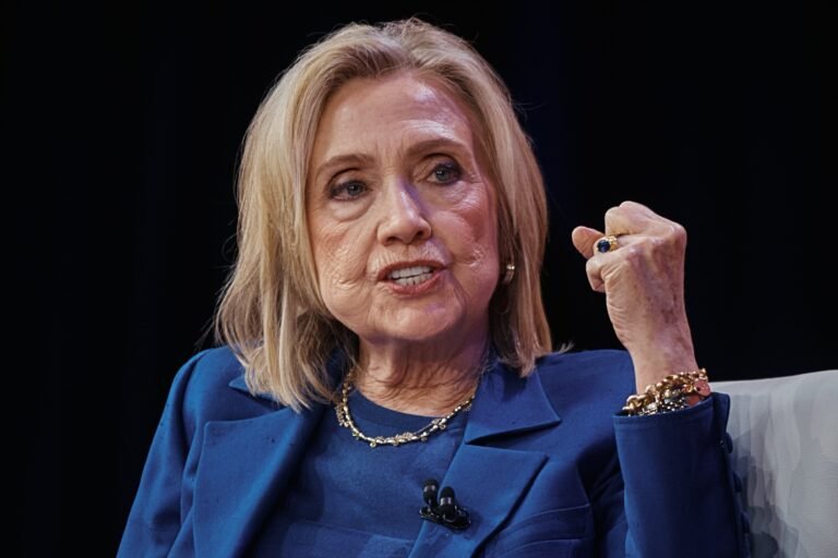 La audiencia fue pausada temporalmente ante una imagen que habría tomado la republicana Lauren Boebert