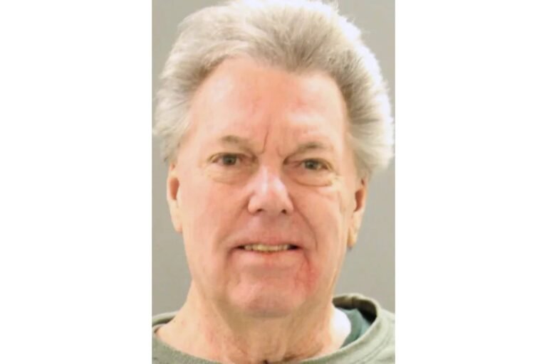 William Stevenson, de 77 años, fue ingresado a prisión al no prestar la fianza de $500,000, confirmaron las autoridades