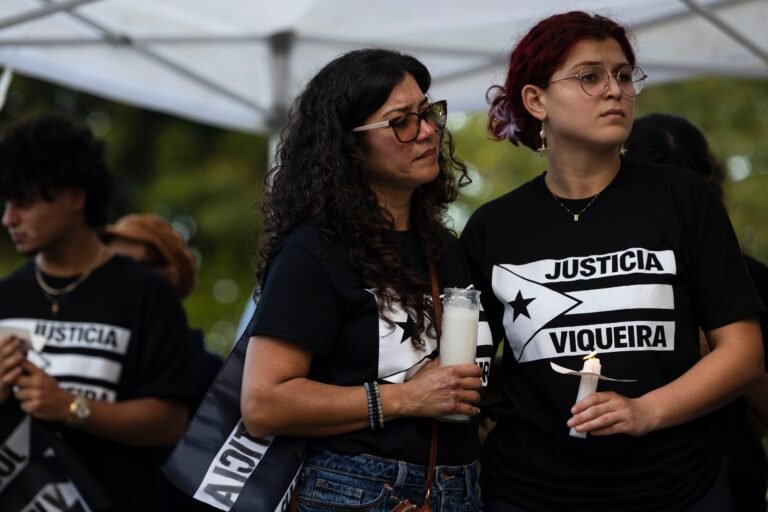 La viuda y los hijos del biólogo muerto a balazos por su vecino enfermero llegaron hasta la entrada –bloqueada– de La Fortaleza para entregarle una carta a la gobernadora