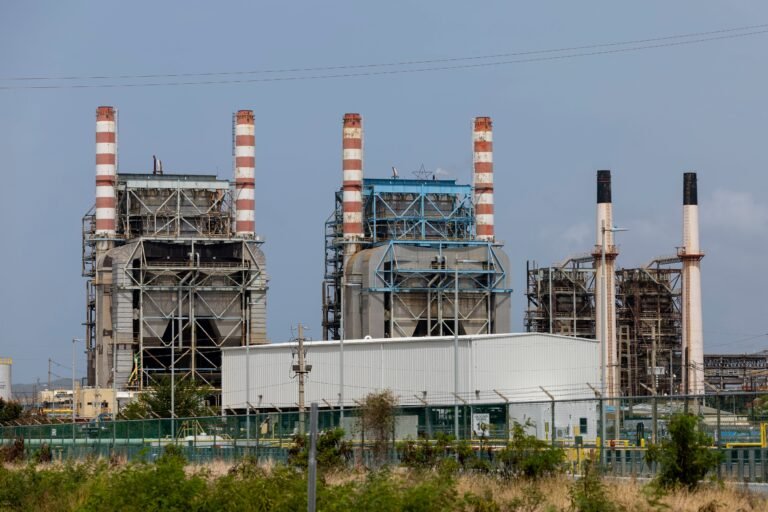 La gobernadora Jenniffer González afirmó que el proyecto, que debe completarse en 2027, permitirá reducir en un 90% los relevos de carga