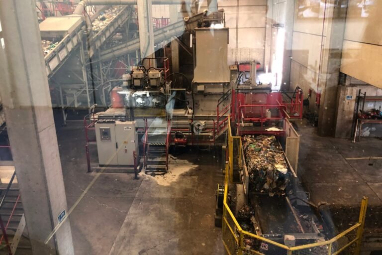 La empresa del exalcalde de Isabela promociona en Puerto Rico una tecnología que segrega el material reciclable y utiliza gran parte del resto para la producción eléctrica