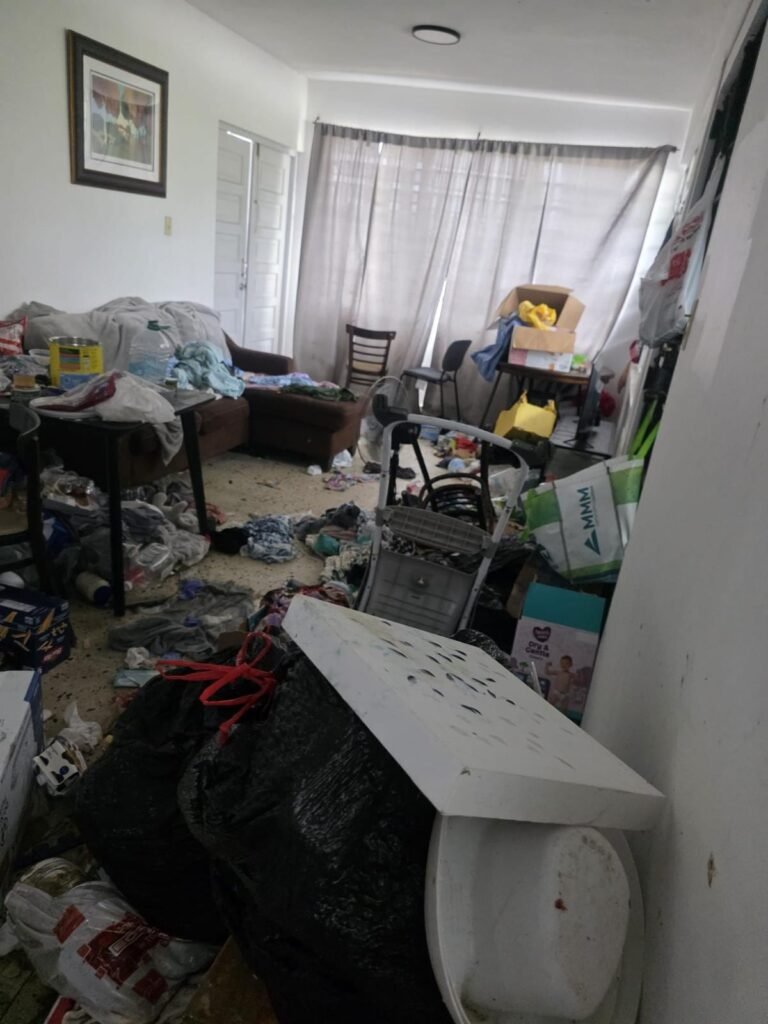 La pesquisa apunta a que restringía la libertad de su pareja y que también maltrataba a los menores, de 1, 2 y 3 años