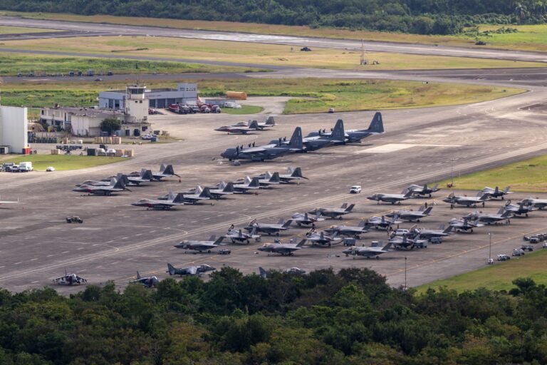 La jornada de protestas, que coordinó la Red de Solidaridad con Venezuela, se efectuó en los predios de instalaciones bélicas en Ceiba, Aguadilla y Salinas