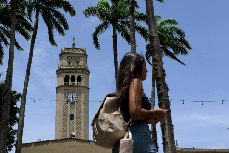 La determinación se dio días después que se presentara una moción de destitución ante la Junta de Gobierno