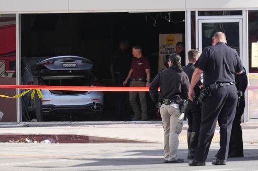 El accidente se registró poco después del mediodía en un 99 Ranch Market del barrio de Westwood de la ciudad