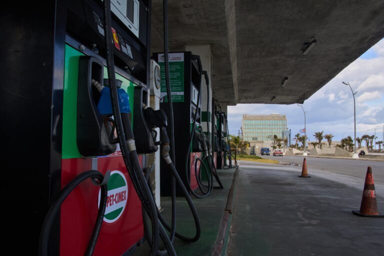 Las severas restricciones a la venta de combustibles forman parte de un plan de emergencia adoptado por La Habana