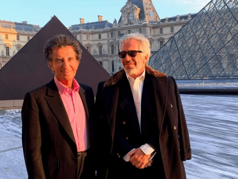 Es objeto de una investigación judicial preliminar en relación con sus vínculos con el estadounidense