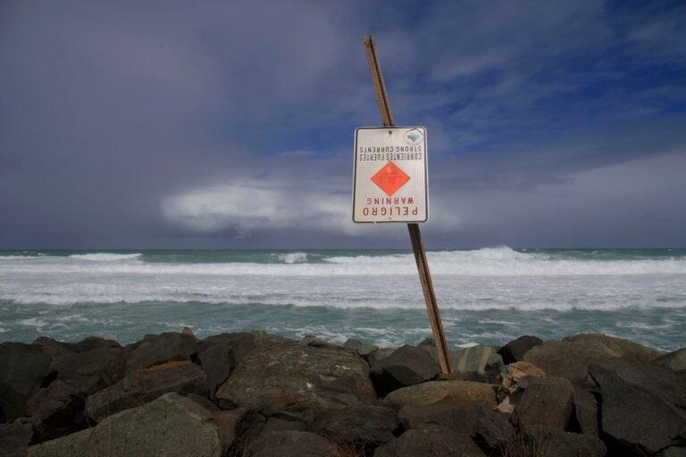 En cuanto a las condiciones del tiempo, se espera un descanso de la lluvia para el inicio de la semana