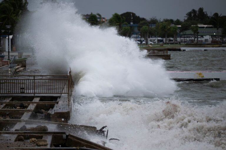 Está en efecto advertencias para operadores de pequeñas embarcaciones, de corrientes marinas, inundaciones costeras y resacas fuertes