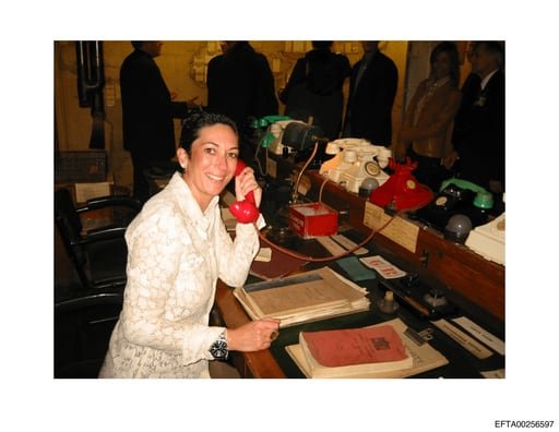 La expareja de Jeffrey Epstein se acogió a la Quinta Enmienda para evitar responder a preguntas que la incriminarían frente a legisladores del Congreso