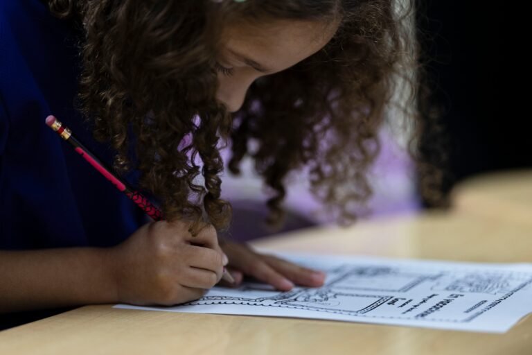 El secretario Eliezer Ramos Parés aseguró que en las escuelas brindarán ayuda a personas que tengan retos tecnológicos