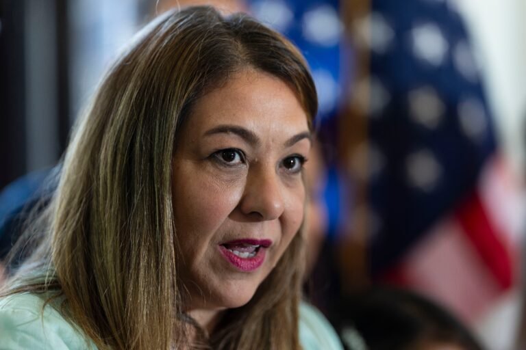 La secretaria Suzanne Roig Fuertes indicó que la tercera fuente de referidos son llamadas anónimas