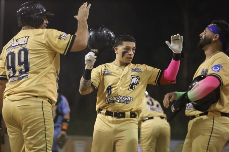 Mientras, los Azucareros de Yabucoa, los Titanes de Florida y los Cafeteros de Yauco empezaron con 2-0, cada uno