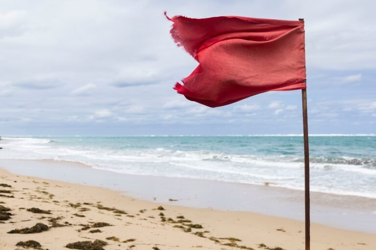 Las olas rompientes pudieran alcanzar entre los 12 a 13 pies de altura