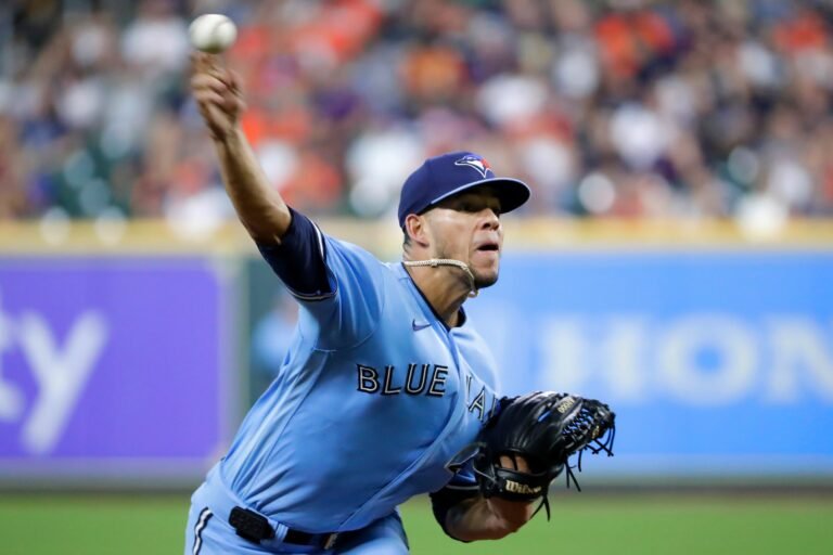 La Federación de Béisbol sostuvo una reunión este sábado con el presidente del Clásico Mundial, Jim Small, para hablar de las bajas en el equipo