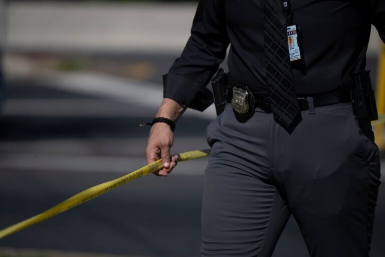 Las autoridades tienen detenida a una persona con relación a estos hechos