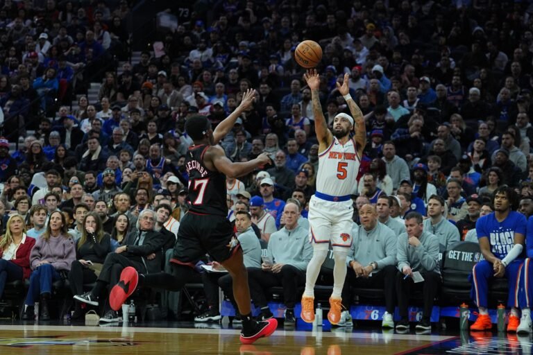 El armador boricua de Nueva York terminó con 26 puntos y cinco robos de balón frente a los 76ers