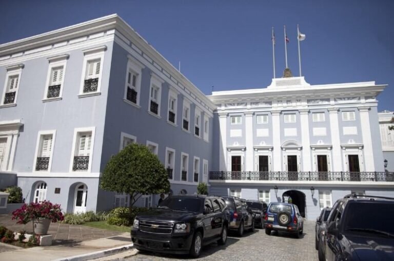 En alianza, solicitaron dialogar con la primera mandataria, quien tiene la medida sobre su escritorio