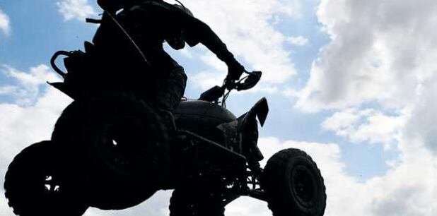 Los directivos de ambas dependencias se expresaron tras anunciar una nueva campaña para prevenir accidentes en las carreteras por distracciones