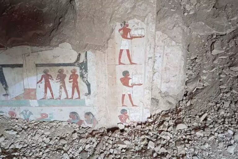 Se documentó un grupo de inscripciones realizadas en árabe, lo que constituye una importante evidencia del uso continuado del sitio