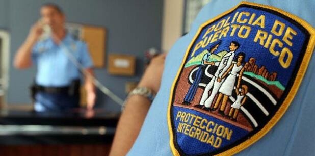 Se trata de una Chevrolet Tahoe gris del año 2015