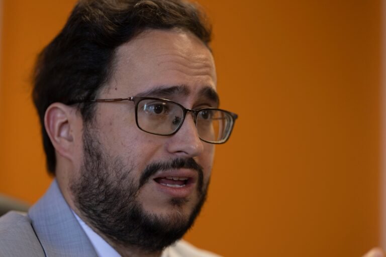 La agencia informó que realizó un muestreo aleatorio de 412 transacciones correspondientes a certificados de inspección irregulares