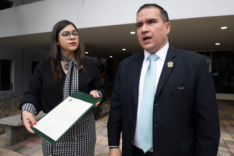 Ante la controversia por un centro de inspección, representantes del PPD refirieron la evidencia a la secretaria Lourdes Gómez para que designe un fiscal; mientras, Ciary Pérez Peña reiteró que las “insinuaciones” son “incorrectas y selectivas”