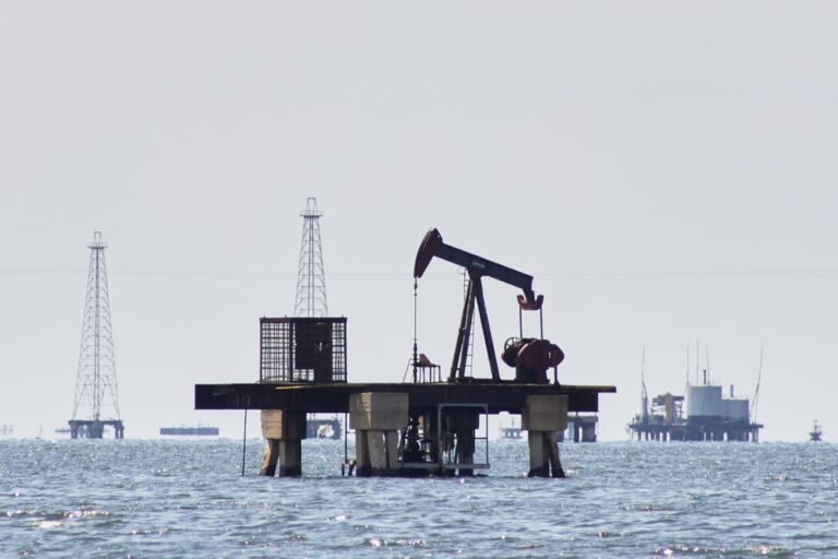 Las beneficiarias son la estadounidense Chevron, la italiana Eni, la española Repsol y las británicas BP y Shell