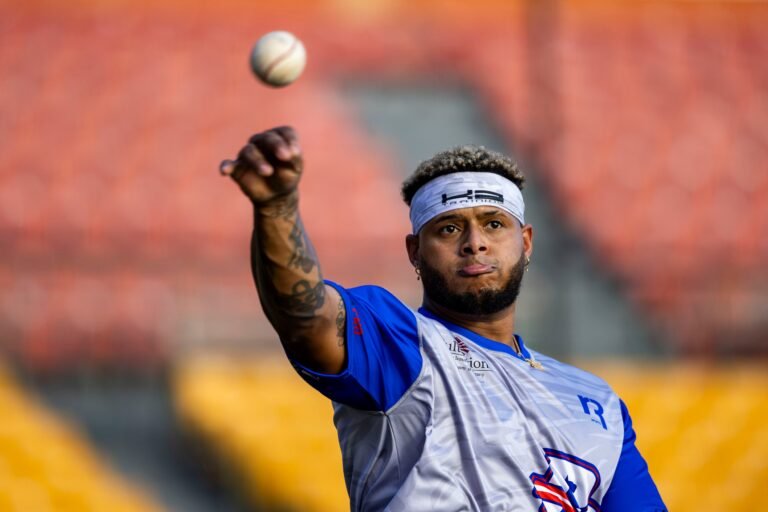 El jardinero boricua, quien disputa actualmente la Serie del Caribe con Puerto Rico, firmó un contrato de liga menor con invitación al campamento primaveral