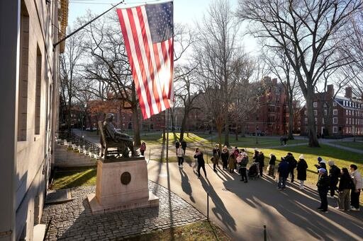 Los funcionarios de la administración de Donald Trump han dicho que están tomando medidas contra Harvard por las acusaciones de sesgo antijudío en el campus