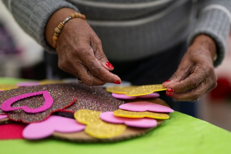 La nueva ley firmada por la gobernadora establece que la Oficina para el Desarrollo Socioeconómico y Comunitario debe tener una plataforma actualizada