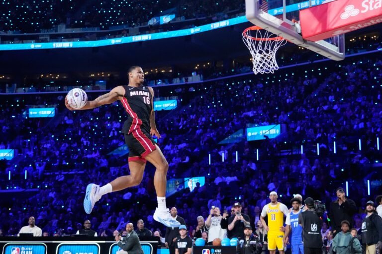 Mientras, Damian Lillard ganó el concurso de triples al superar a Devin Booker