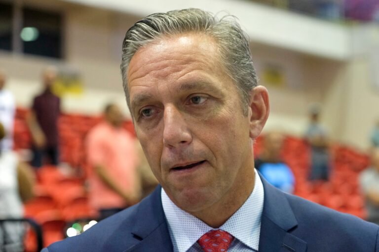 Esto implicaría colgar aquellos que están en fase de aprobación o diseño, que totalizan 150 bajo el Programa de Revitalización de la Ciudad