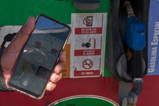 El gobierno cubano designó la aplicación “Ticket” para reducir las filas, en medio de la grave escasez de combustible y las sanciones de Estados Unidos