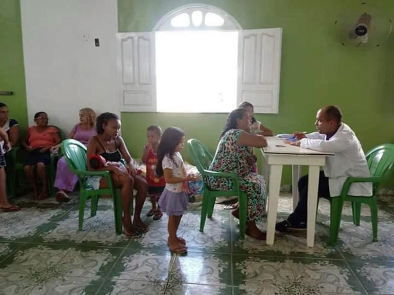 Casi 300 médicos y especialistas cubanos continúan prestando sus servicios en virtud de los contratos existentes