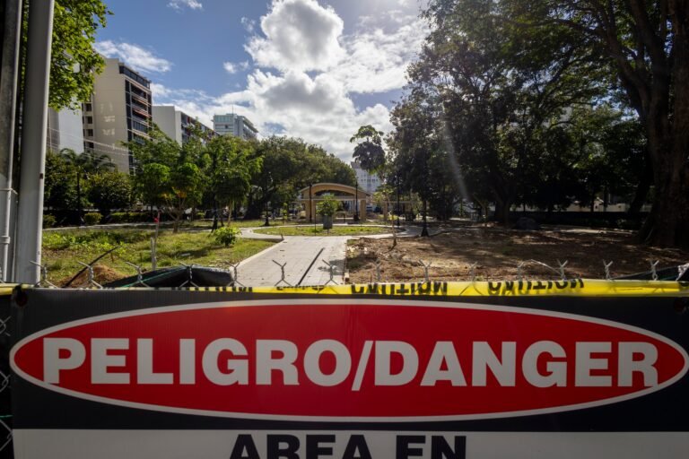 En medio de reclamos de vecinos por supuesta falta de comunicación, el municipio explica que la construcción se atrasó debido a órdenes de cambio en los trabajos