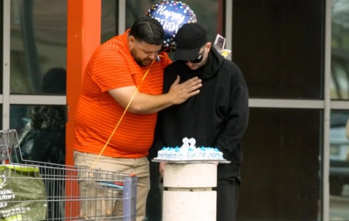 Elvin Chorpy Santiago protagonizó un experimento social que comenzó con unas velas de cumpleaños y que terminó en un acto que ha tocado miles de corazones