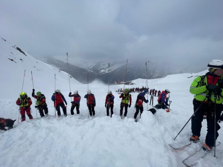 El desprendimiento afectó a un grupo de 25 excursionistas