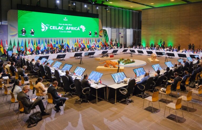 La propuesta se produce en momentos en que la Asamblea Nacional de ese país discute la aprobación del proyecto de ley de minas