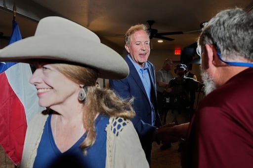 Republicanos temen que una victoria de Ken Paxton sobre el veterano senador John Cornyn le dé a los demócratas una oportunidad única en noviembre