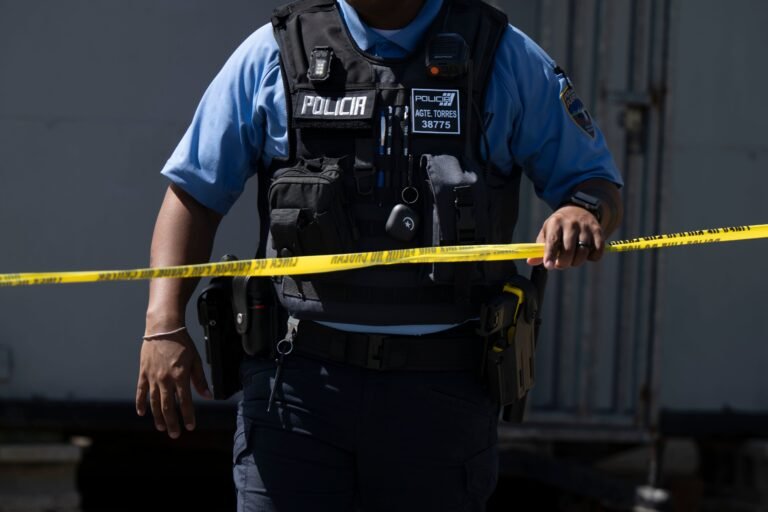 La víctima, de 39 años, presentaba fracturas en ambos brazos y una pierna