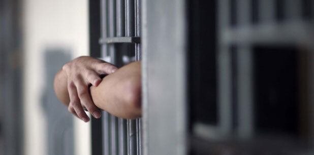 En el lenguaje cotidiano suelen confundirse, pero en el proceso penal cada término tiene un significado preciso