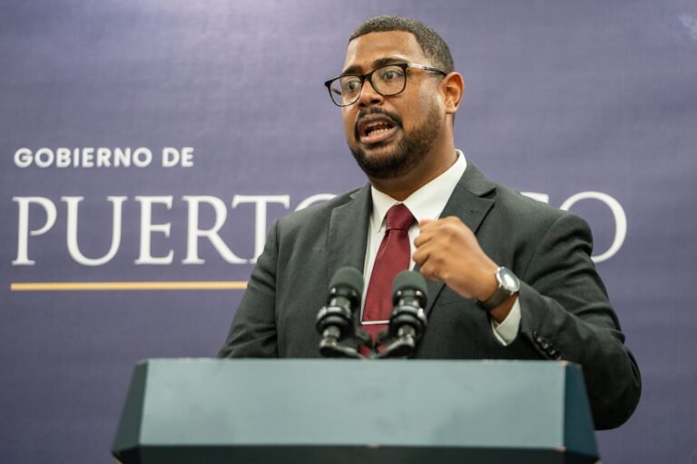 El secretario de Asuntos Públicos de La Fortaleza, Jean Peña Payano, aseguró que Francisco Domenech contestará todas las preguntas de los senadores