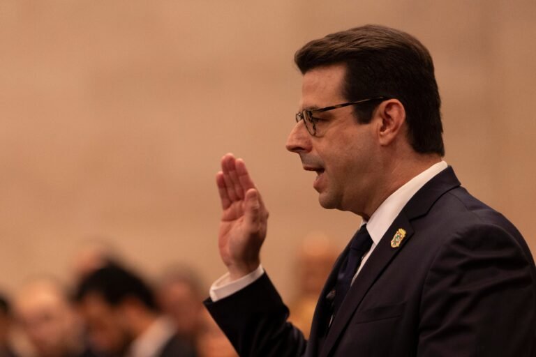 Senadores se expresaron inconformes con las explicaciones del secretario de la Gobernación sobre la venta de la firma de cabildeo y su inhibición de la evaluación de contratos que involucran a clientes de la empresa