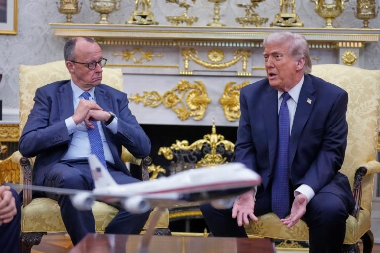 También criticó que el gobierno español sea el único miembro de la OTAN que no se ha comprometido a aumentar su gasto en defensa en un 5%