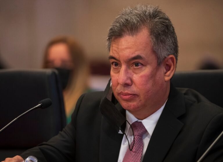 El presidente de la firma de cabildeo defendió la transacción de compraventa de la empresa y las gestiones que realizan