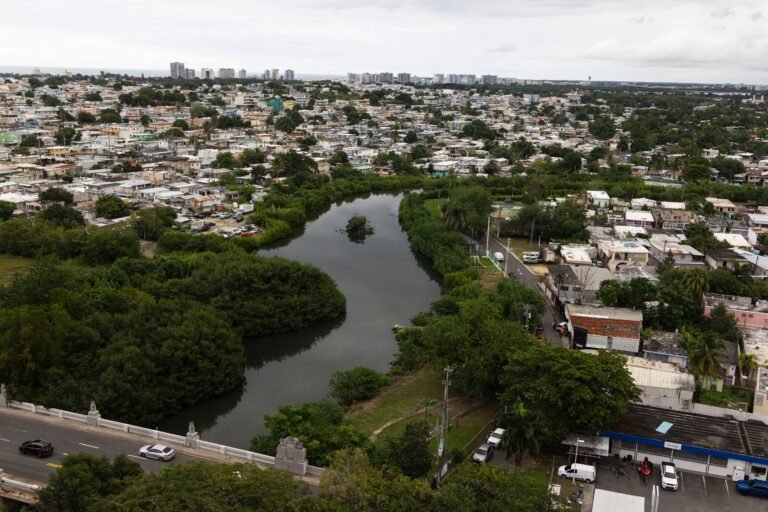 Según los residentes, las entidades a cargo de estos servicios esenciales han ignorado sus reclamos