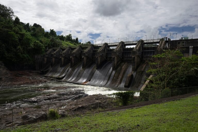 La corporación asegura que el sistema de bombeo opera a “capacidad total”, tras una falla eléctrica que aseguran provocó la situación que dejó a miles de abonados sin agua